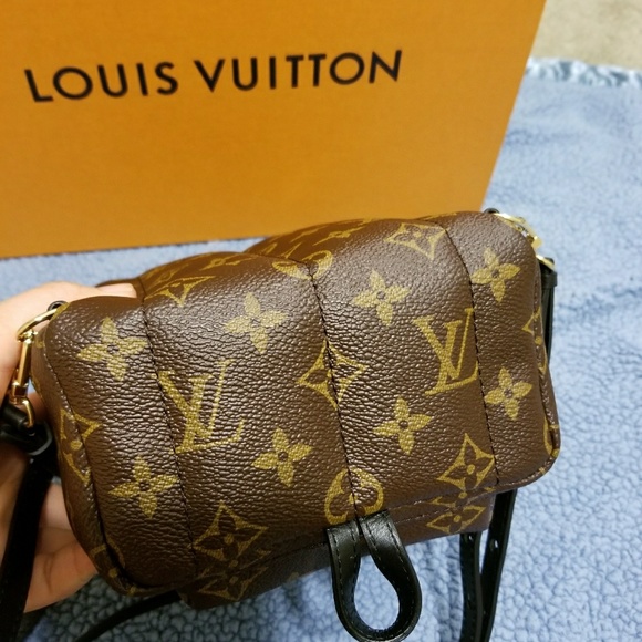 Backpack - Picture 6 of 7